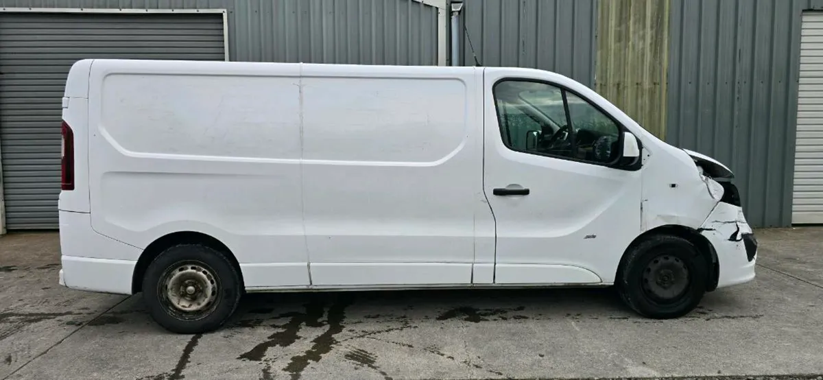 152 VAUXHALL VIVARO - Image 4