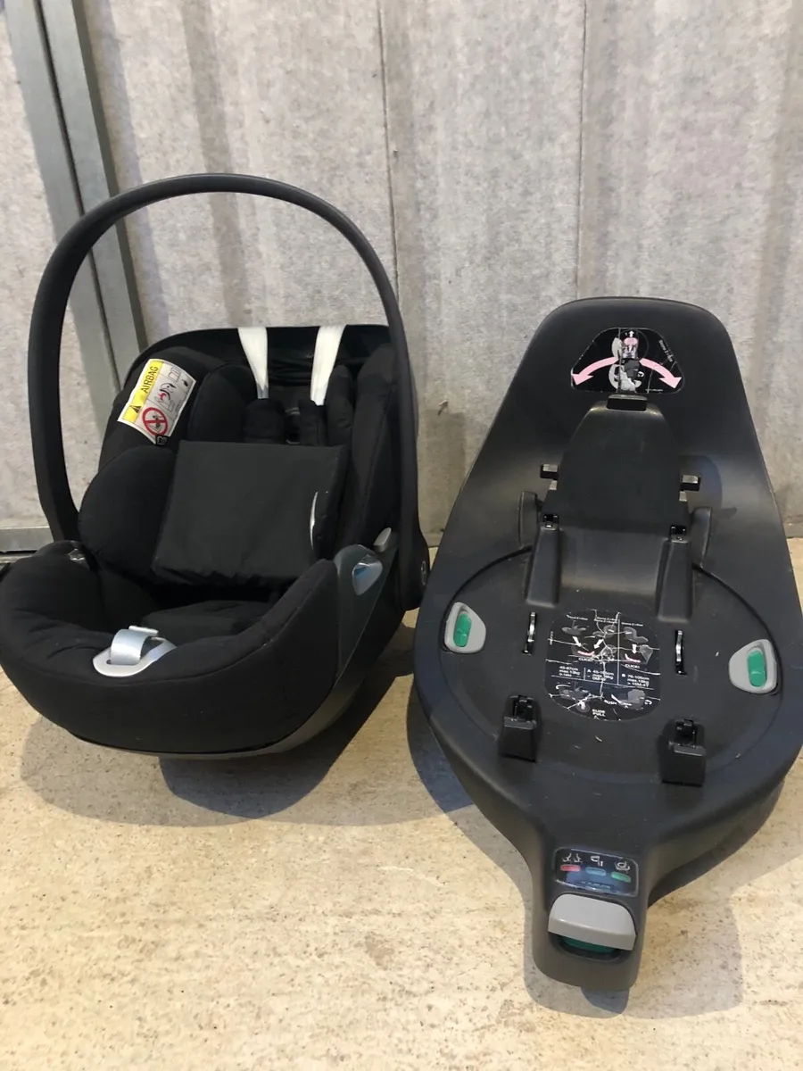 Cybex cloud z car seat and base - Image 1
