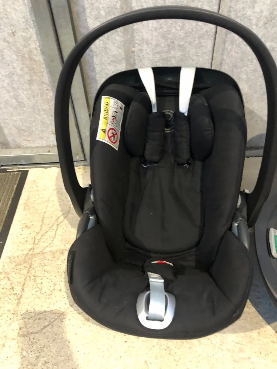 Cybex cloud z car seat and base - Image 2