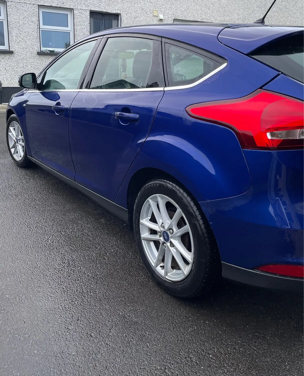 151 Blue Ford Focus - Image 4