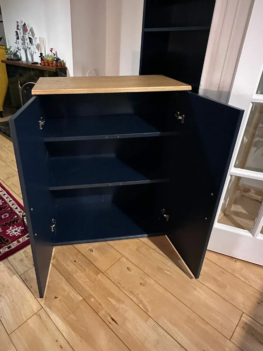 Cabinet with doors - Image 3
