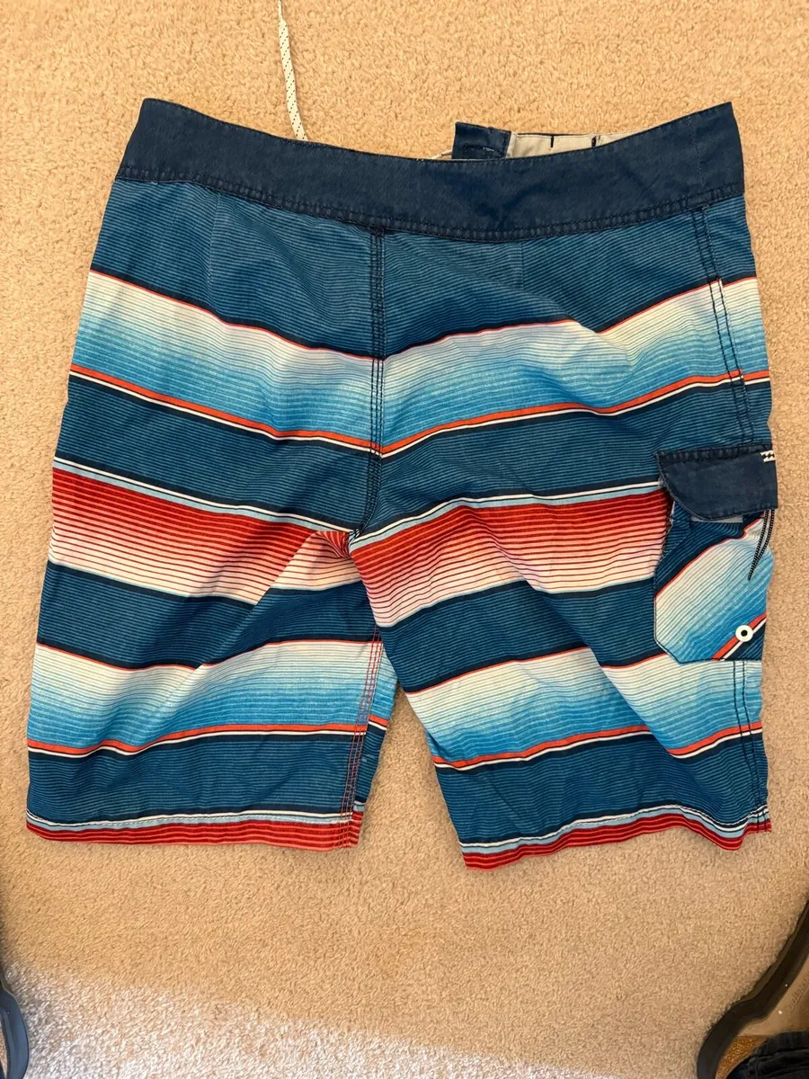 Billabong Men’s Medium Shorts - Image 2