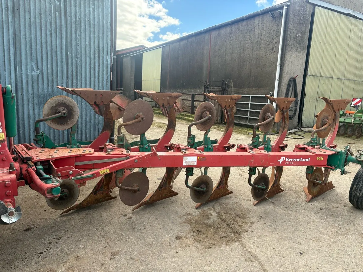Kverneland plough - Image 1