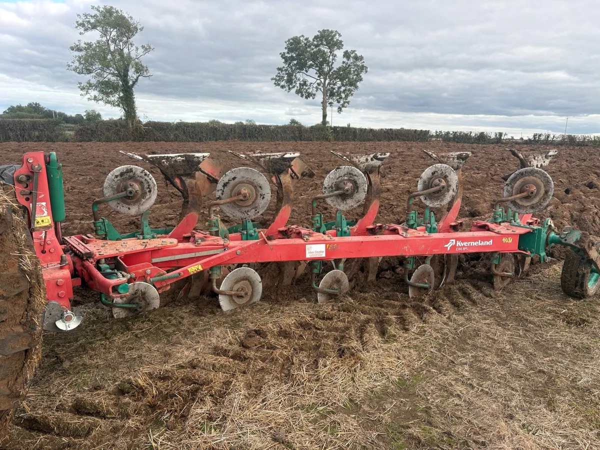 Kverneland plough - Image 4