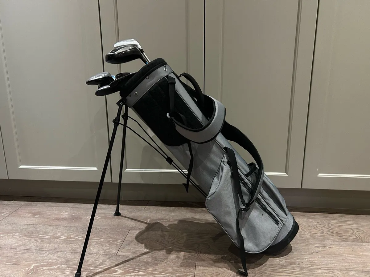 Golf clubs and bag - Image 1