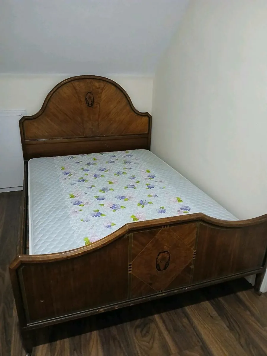 Bed - Image 1