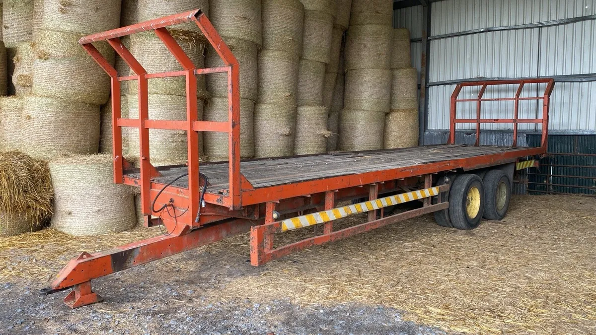 Bale trailer - Image 1