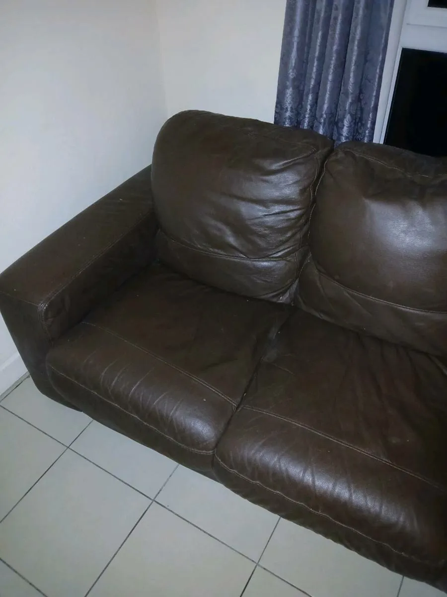 Large couch - Image 1