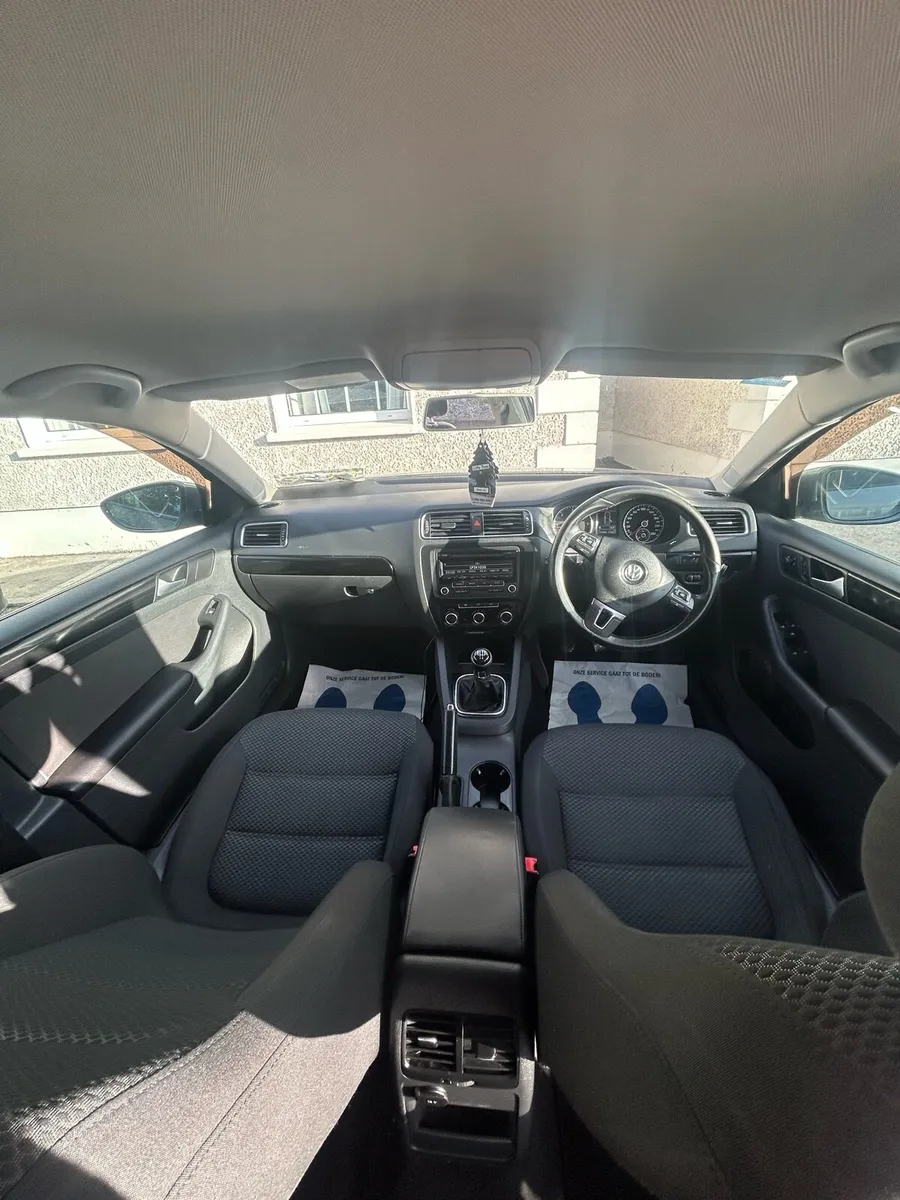 Volkswagen Jetta - Image 4