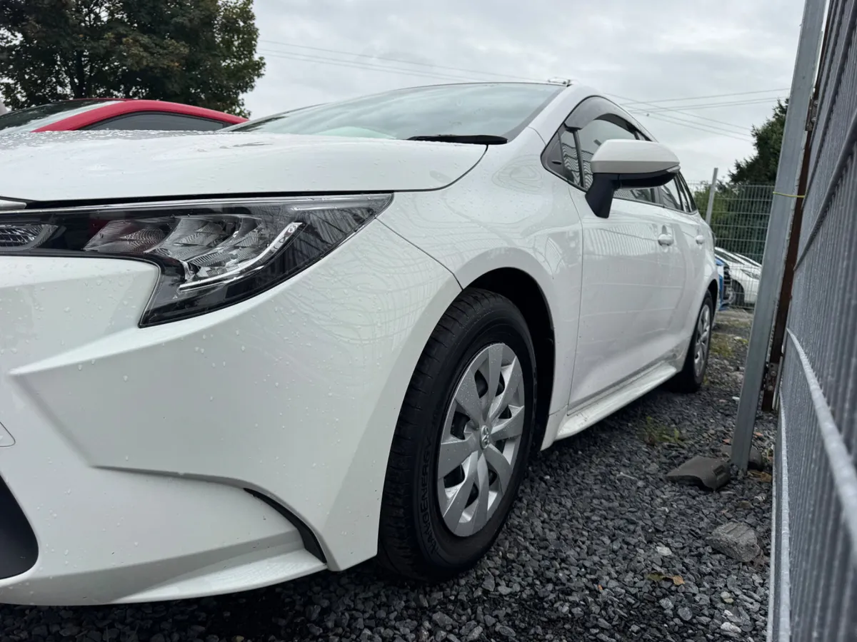 Toyota Corolla Hybrid Automatic - Image 4