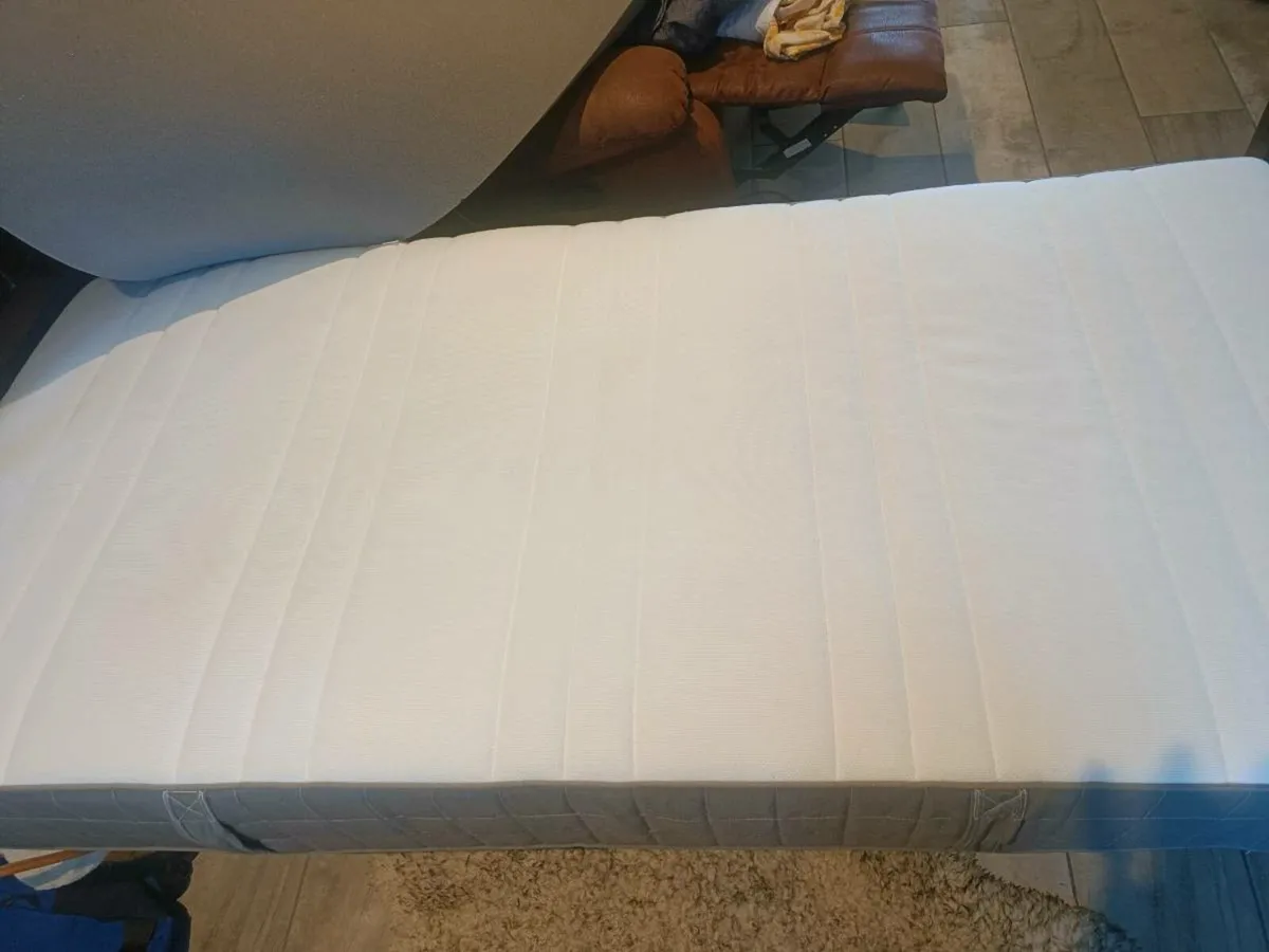 Single bed frame with mattress - Image 4