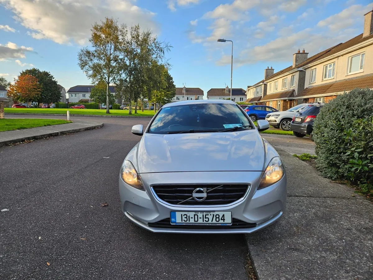 V40 - Image 1