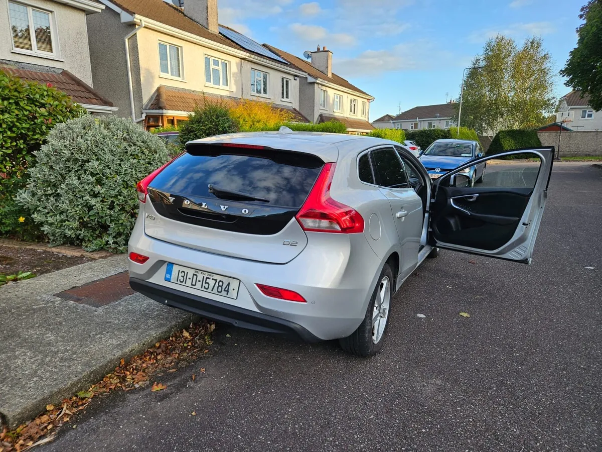 V40 - Image 2