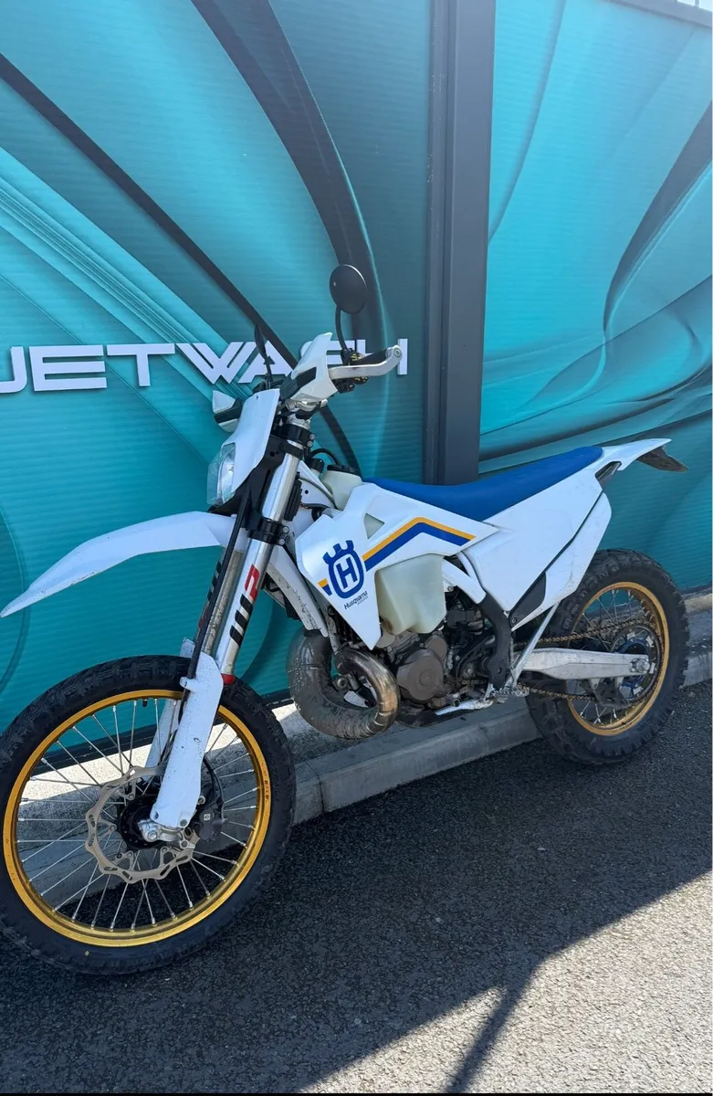Husqvarna TE 300 (2023) Road Legal - Image 3
