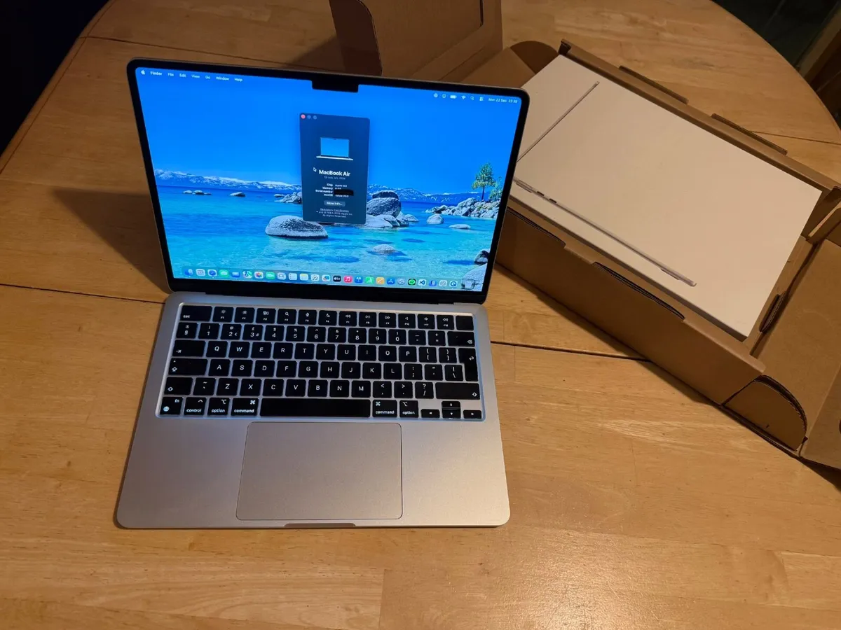 MacBook Air M3 - Image 1