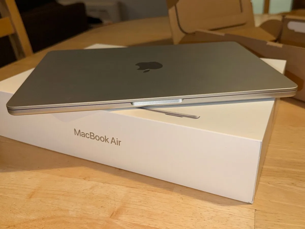 MacBook Air M3 - Image 3