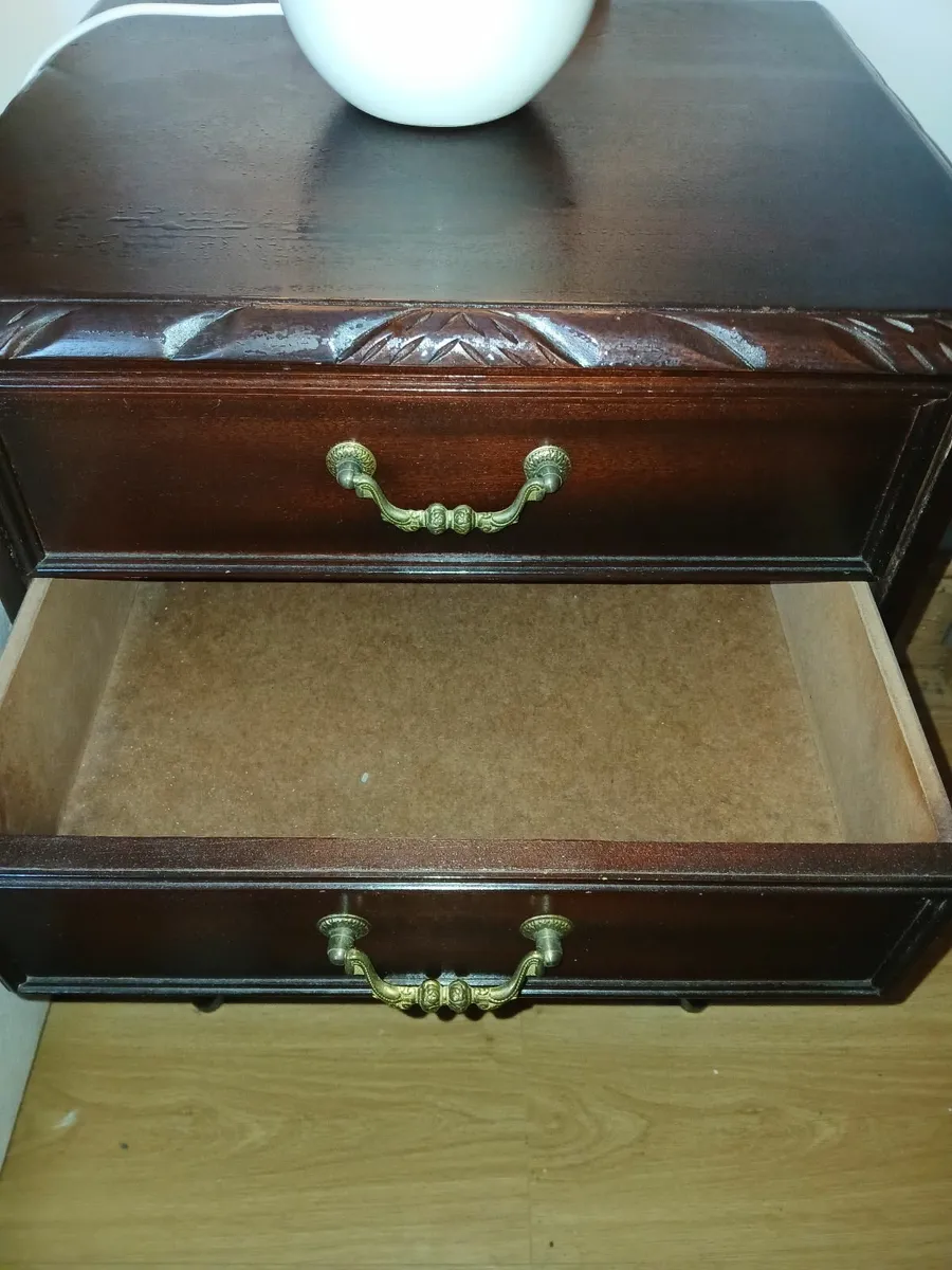 Pair of mahogany bedside lockers with 2 drawers ea - Image 3