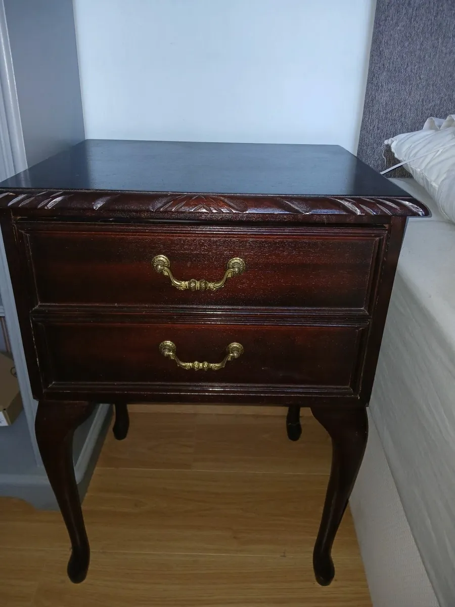 Pair of mahogany bedside lockers with 2 drawers ea - Image 4