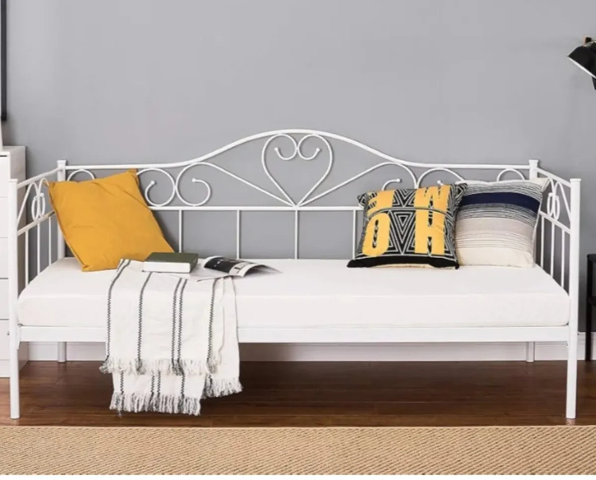 Day bed - Image 1