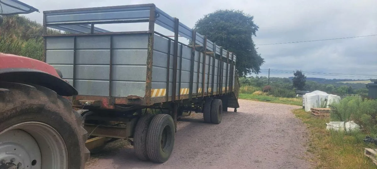 30 ft catte trailer - Image 1