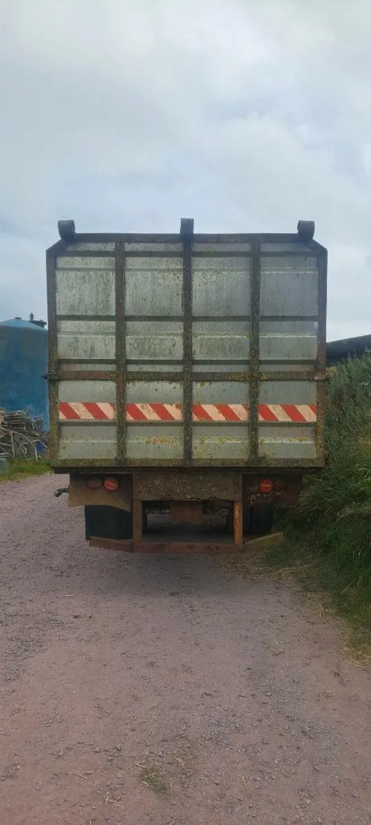 30 ft catte trailer - Image 4