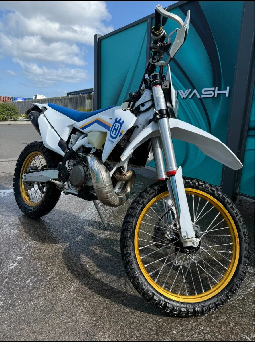 Husqvarna TE 300 (2023) Road Legal - Image 1