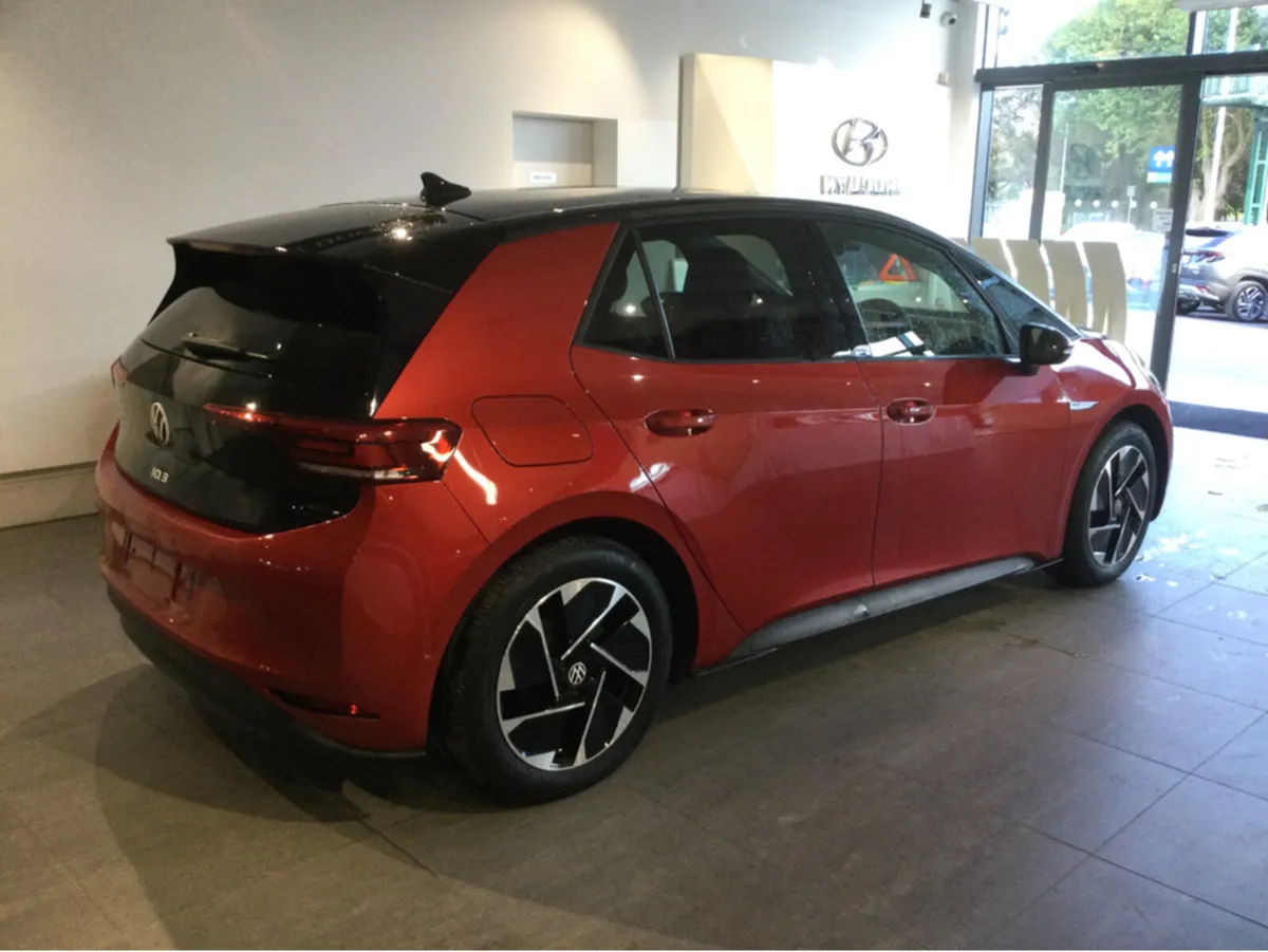 Volkswagen ID.3 LIFE PRO ** Only 11k kms ** - Image 2