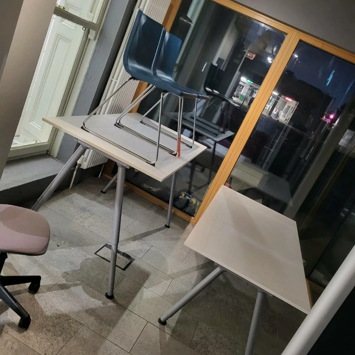 Office up down tables - Image 2