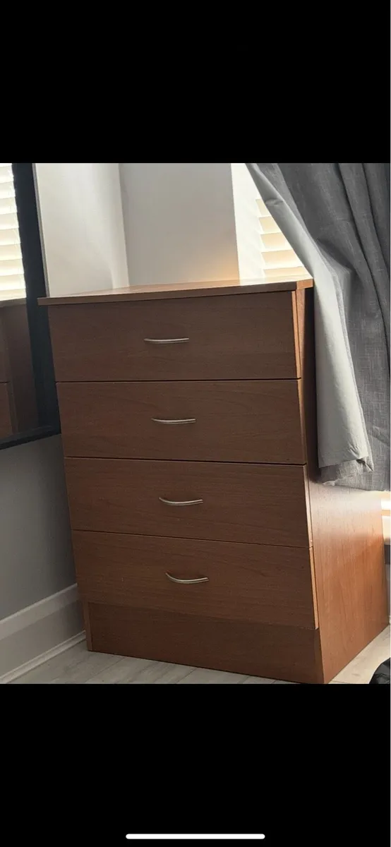 chest of drawers
