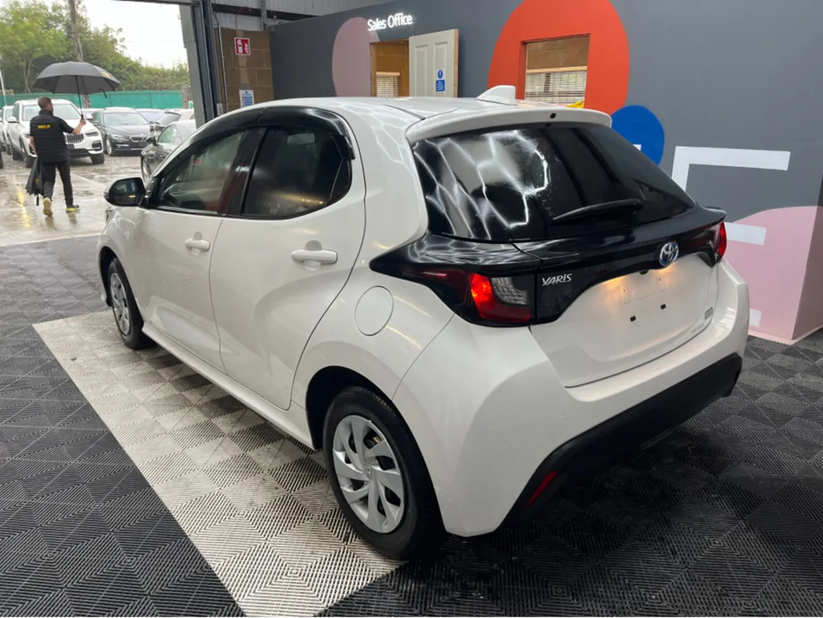 Toyota Yaris 2021 TOYOTA YARIS 1.5 HYBRID / 98K KM - Image 3
