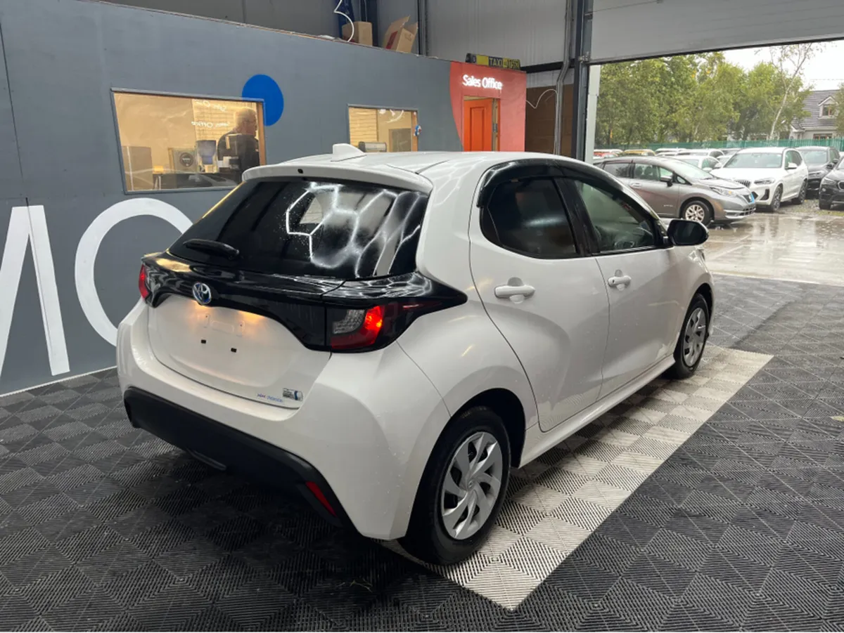 Toyota Yaris 2021 TOYOTA YARIS 1.5 HYBRID / 98K KM - Image 2