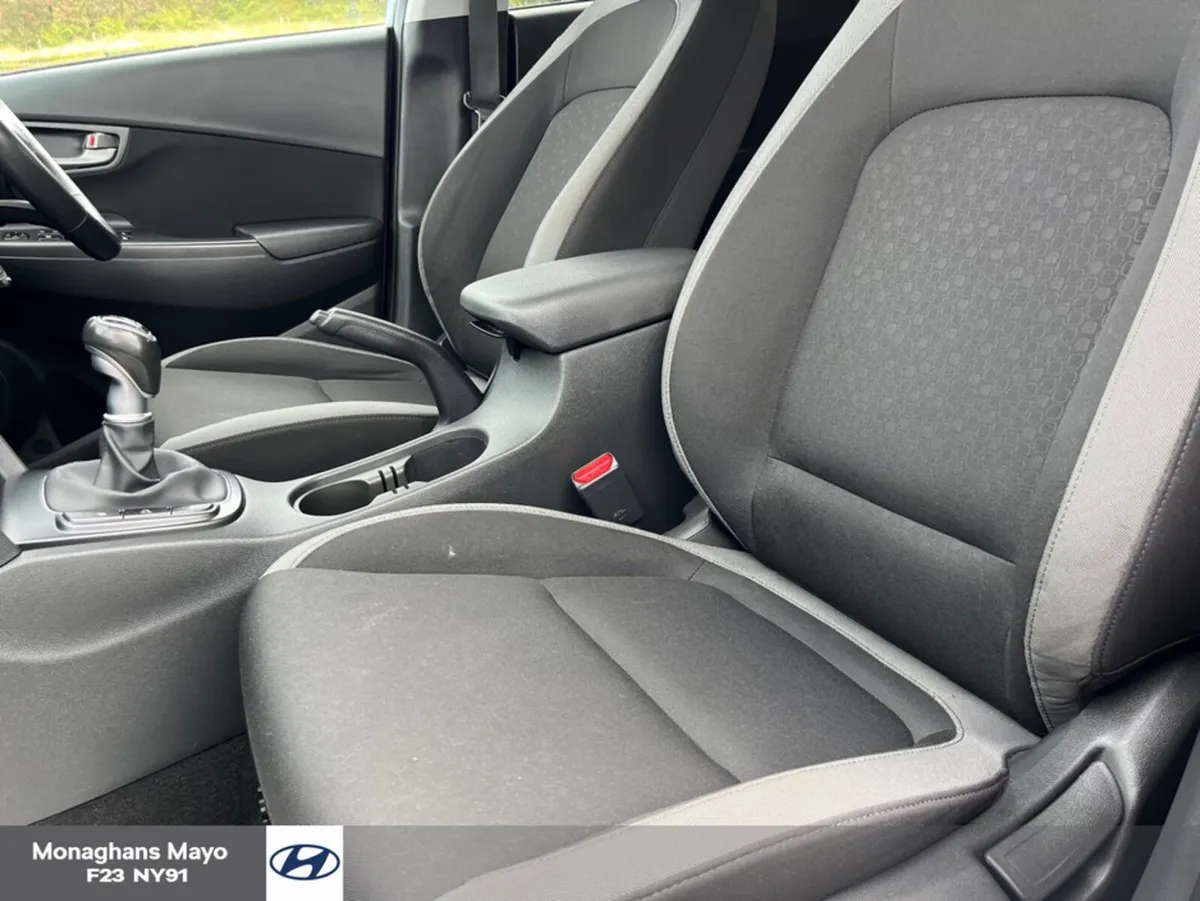 Hyundai KONA KAUAI EXECUTIVE 5DR - Image 4