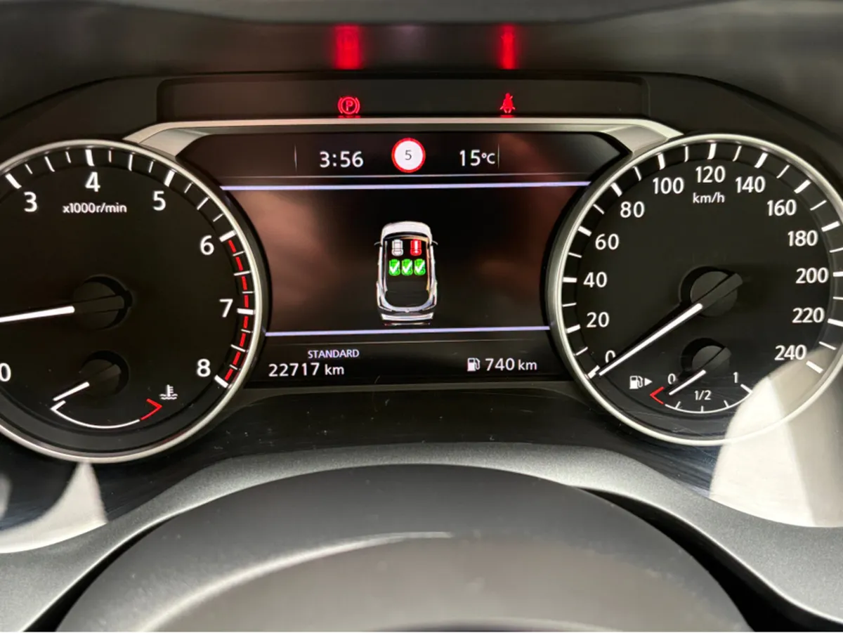 Nissan Qashqai 1.3 MHEV SV MY24 4DR - Image 2