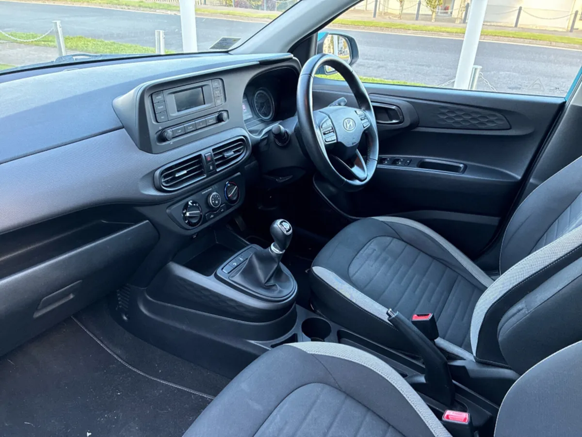 Hyundai i10 DELUXE 5DR - Image 3