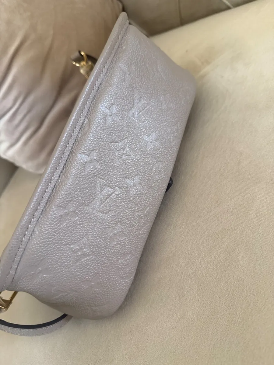 Louise Vuitton Diane Handbag 100% authentic - Image 3