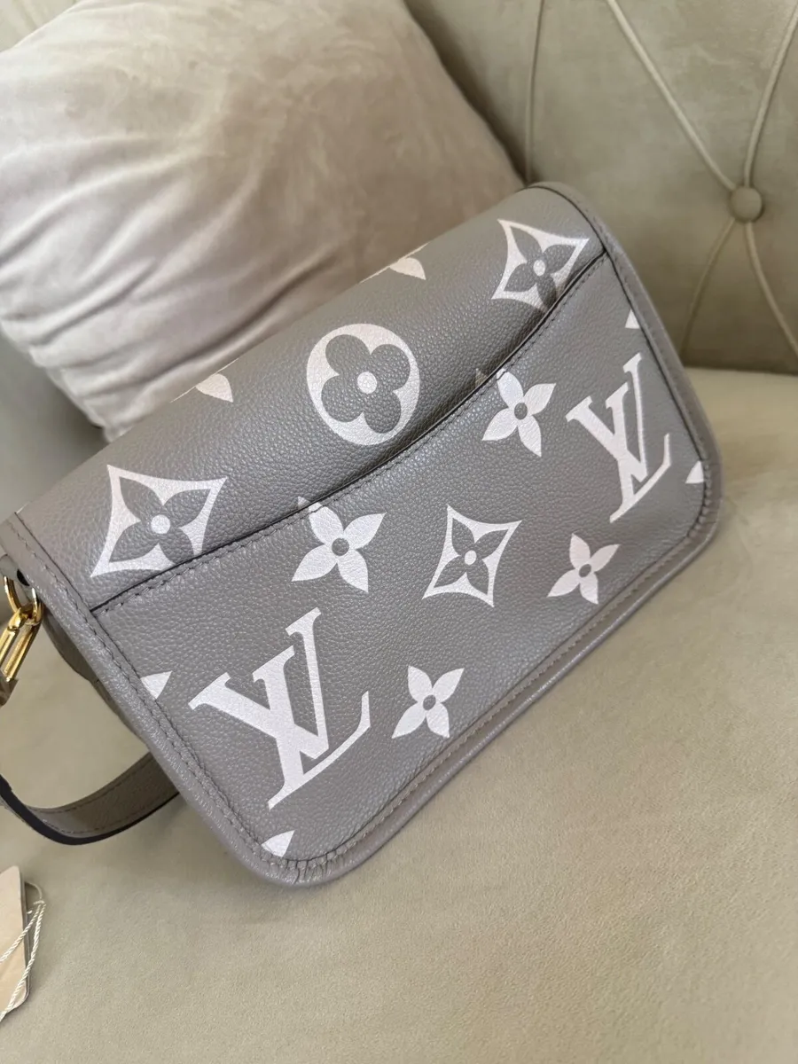 Louise Vuitton Diane Handbag 100% authentic - Image 4