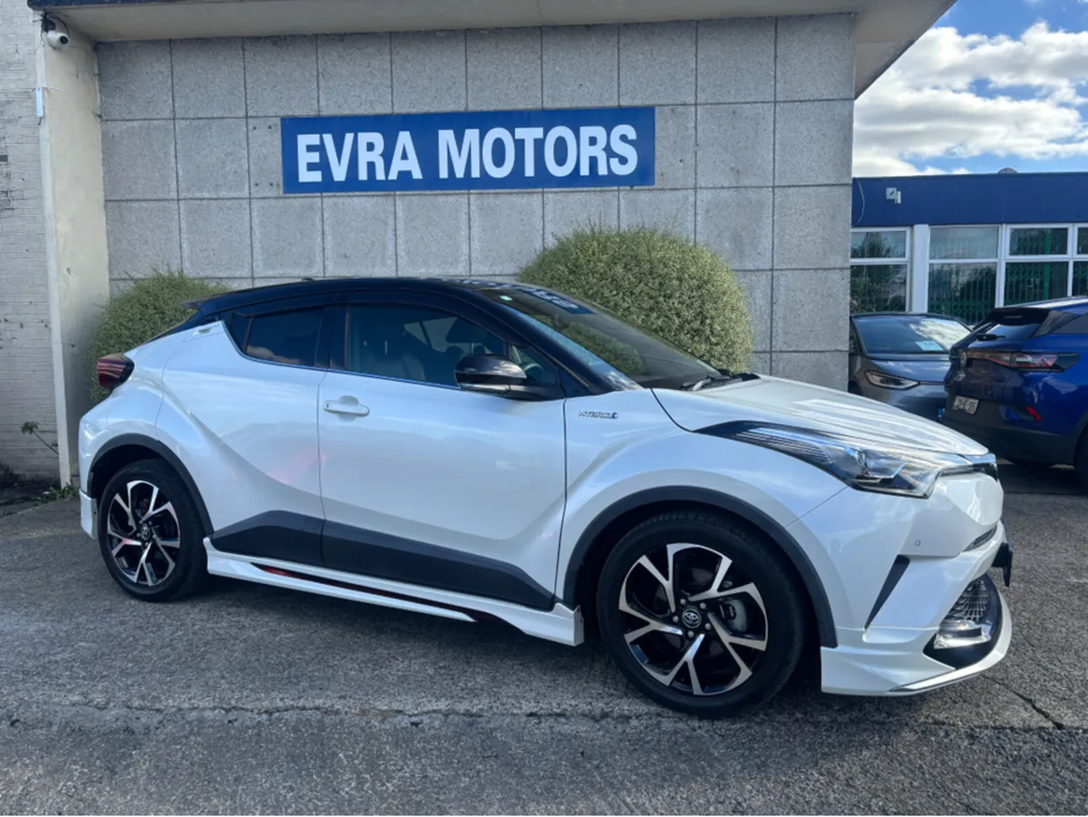 Toyota C-HR SOL HYBRID AUTOMATIC 1.8 PETROL //HIGH - Image 4