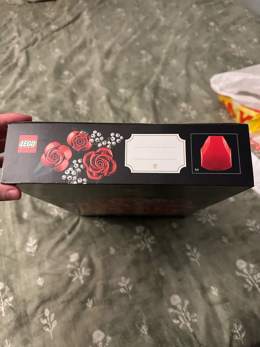 Lego Bouquet of Roses [BRAND NEW] - Image 3