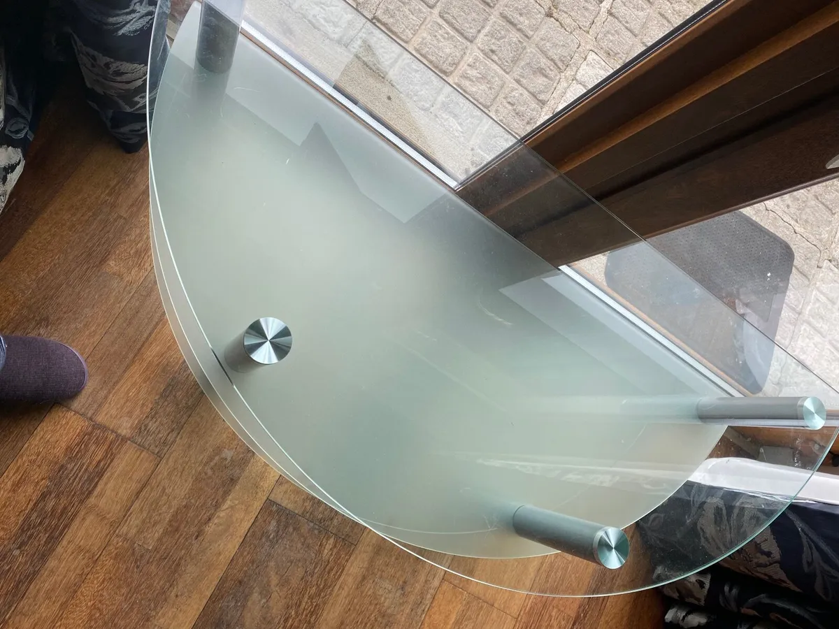 TV stand/table - Image 4
