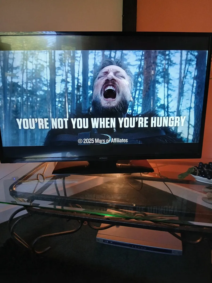 42" Hitachi colour TV . - Image 1