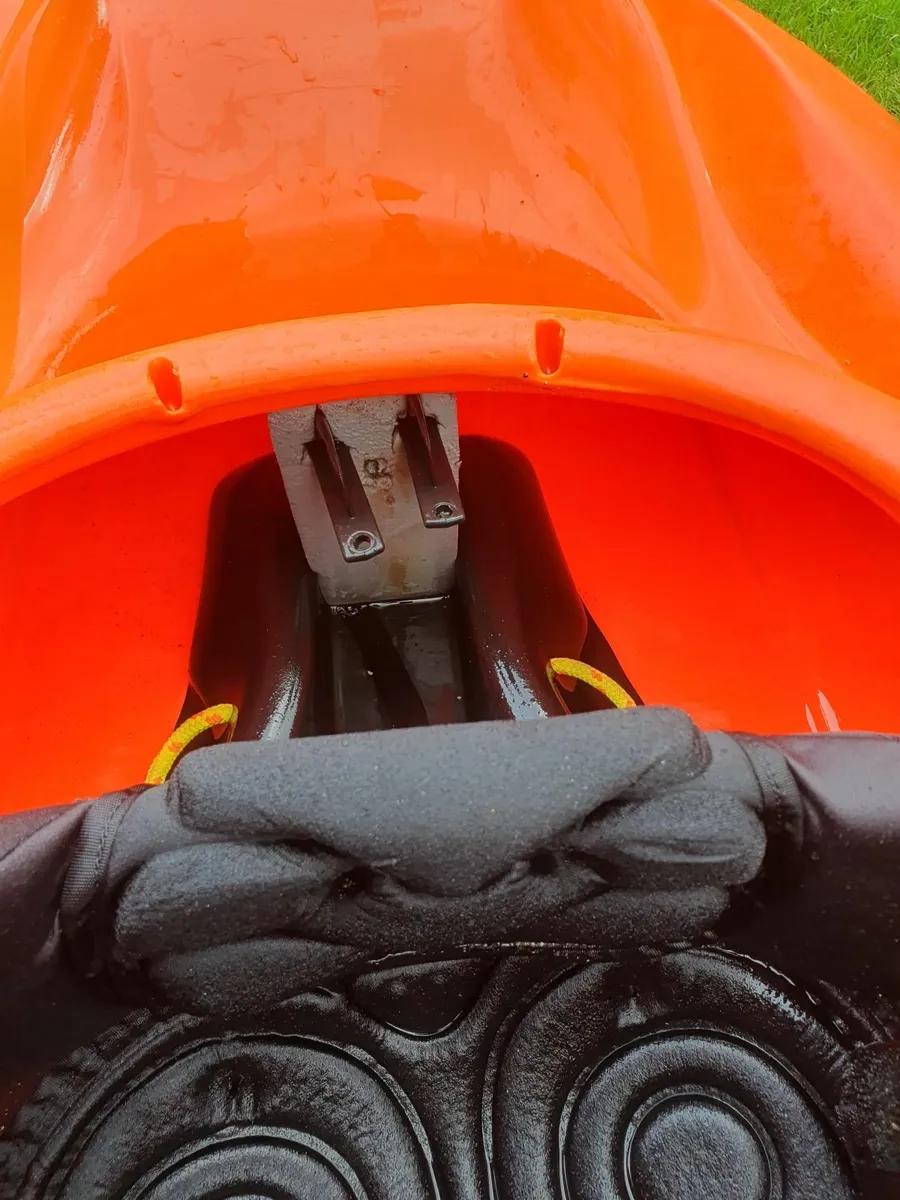 Kayak - Riot Inferno playboat - Image 1