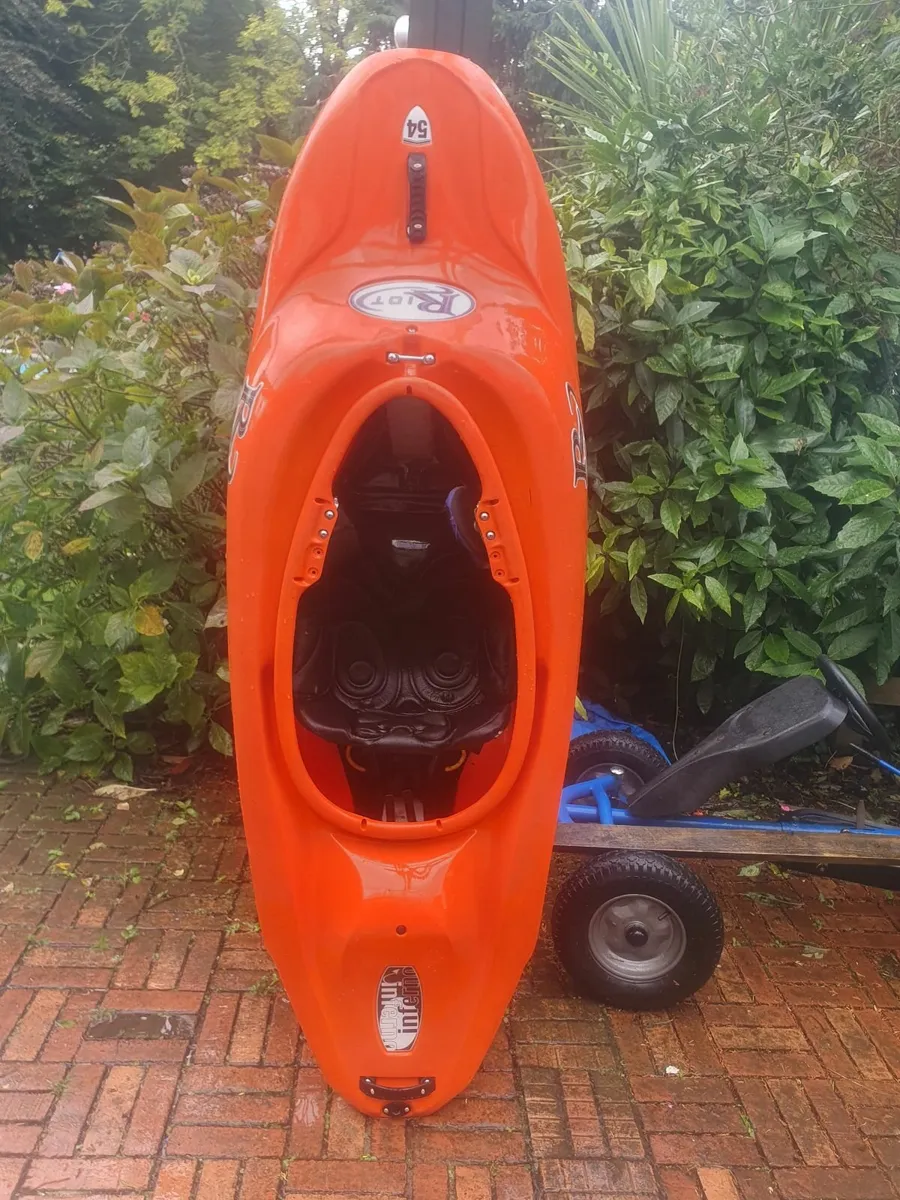 Kayak - Riot Inferno playboat - Image 2