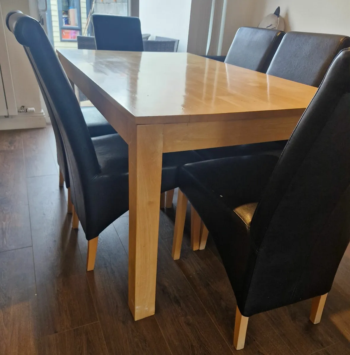 Table & 6 chairs - Image 1