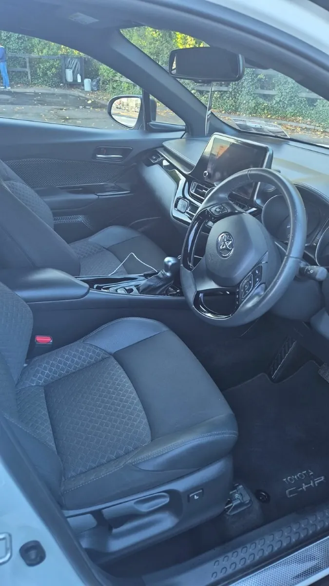 Toyota C-HR Sport Hybrid 2023 - Image 1