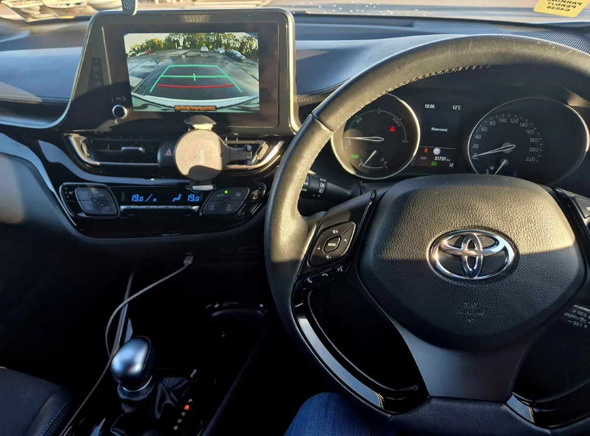 Toyota C-HR Sport Hybrid 2023 - Image 2