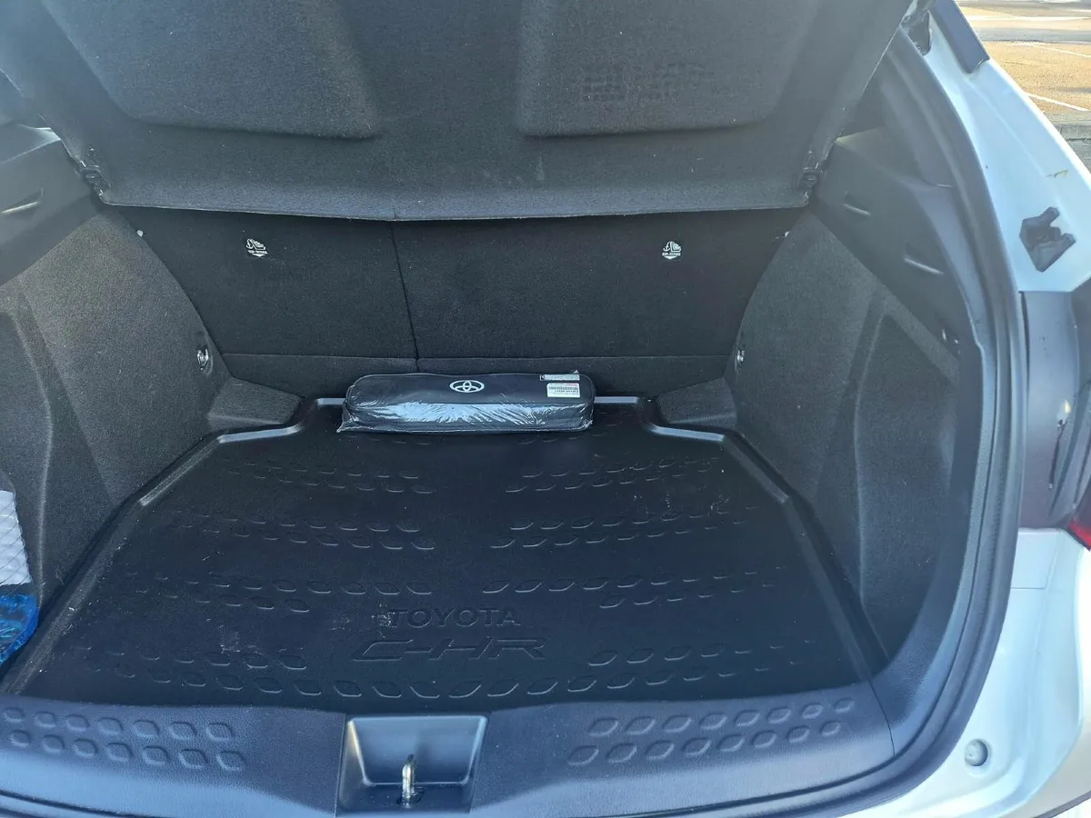 Toyota C-HR Sport Hybrid 2023 - Image 4