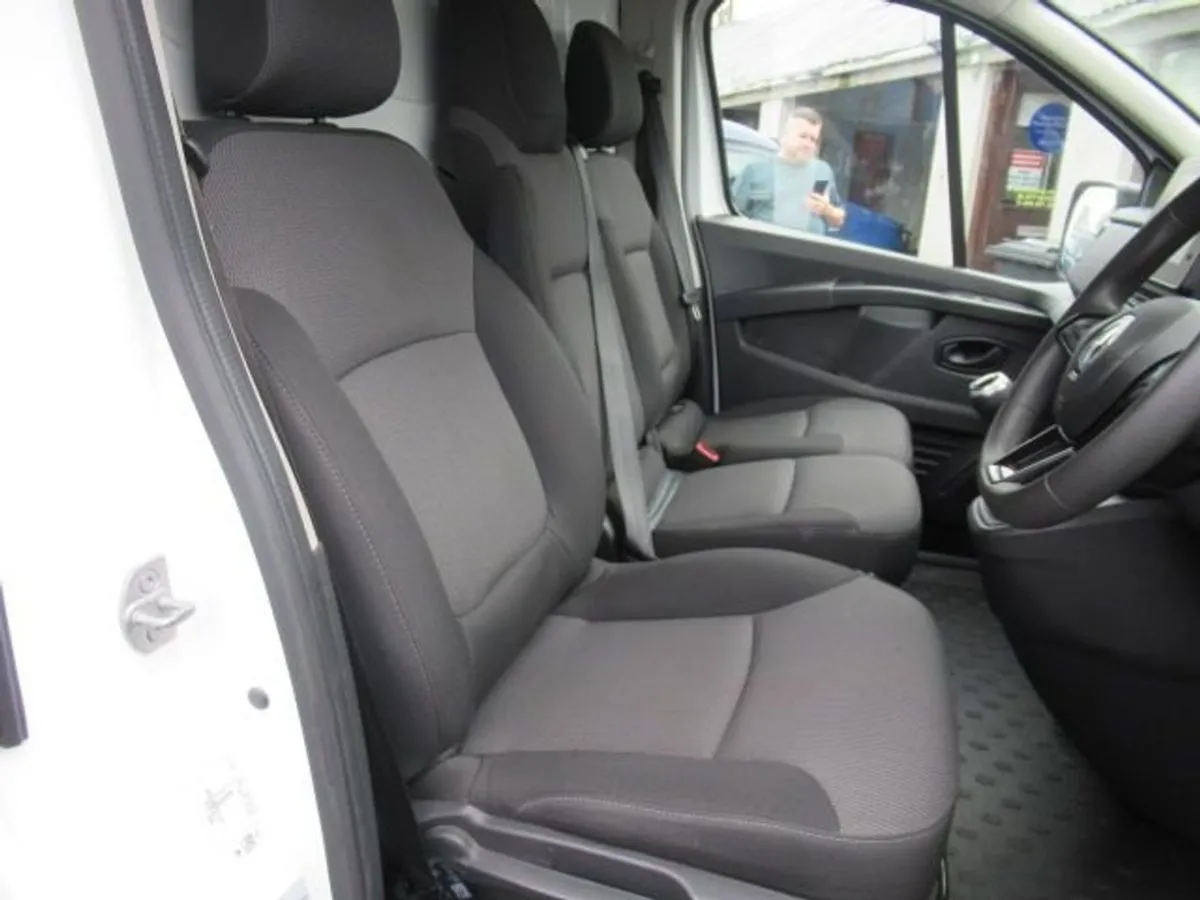 Renault Trafic 2.0 dCi Blue Ll30 Business  Panel - Image 3