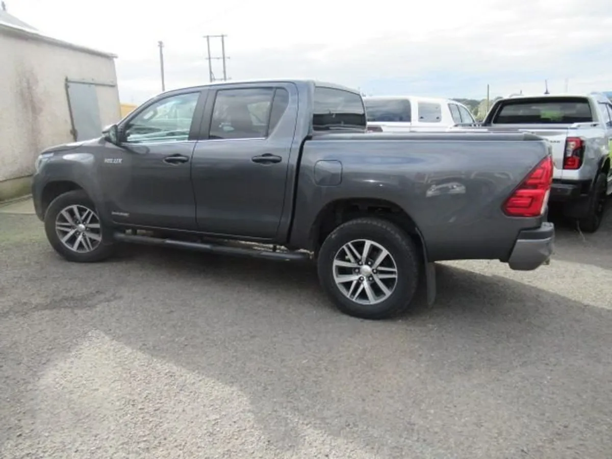Toyota HiLux 2.4 D-4d Invincible X Pickup Double - Image 2