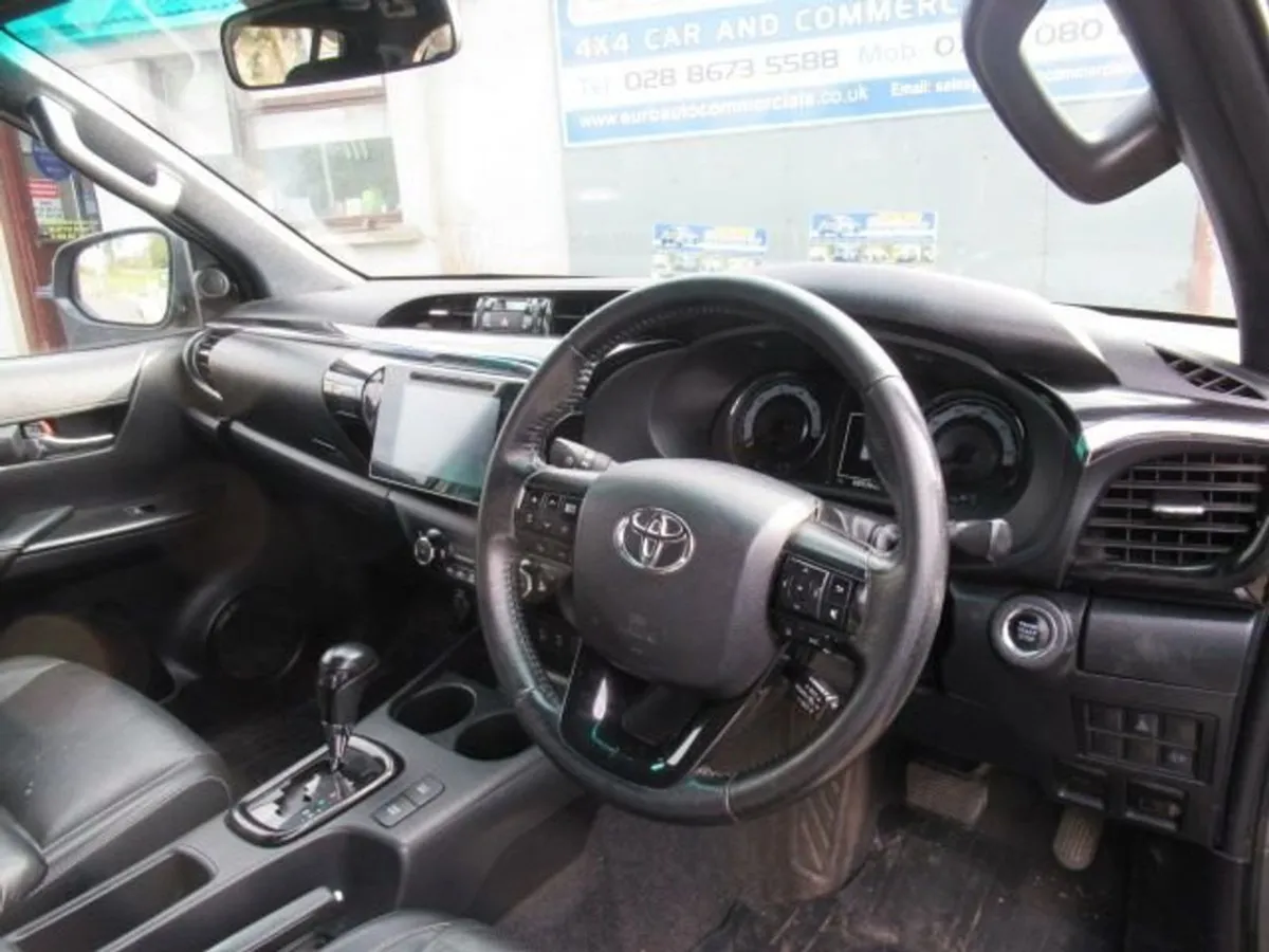 Toyota HiLux 2.4 D-4d Invincible X Pickup Double - Image 4