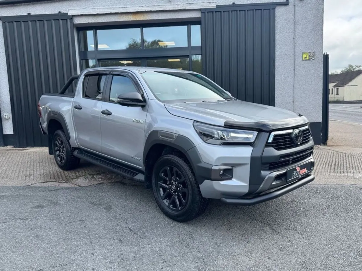 Toyota HiLux 2.8 D-4d-h Invincible X Pickup 4dr D - Image 1
